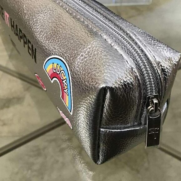 IT Brushes For ULTA Make IT Happen SMUDGER Brush and Metallic Cosmetics Bag NEW - Picture 2 of 5